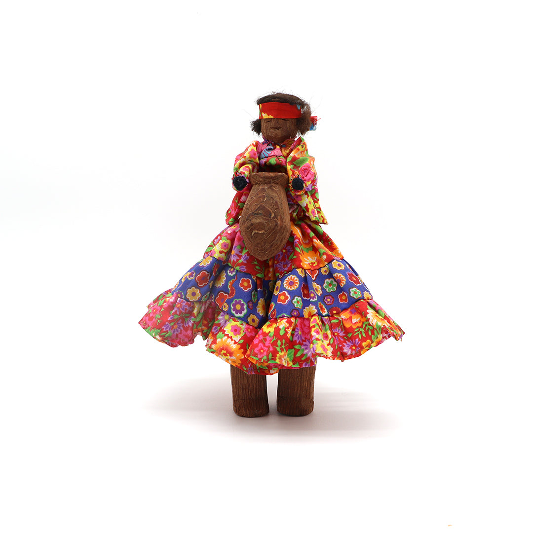 Muñeca Rarámuri Muki | Artesanía en madera de pino y tela