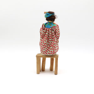Muñeca Rarámuri Muki | Artesanía en madera de pino y tela